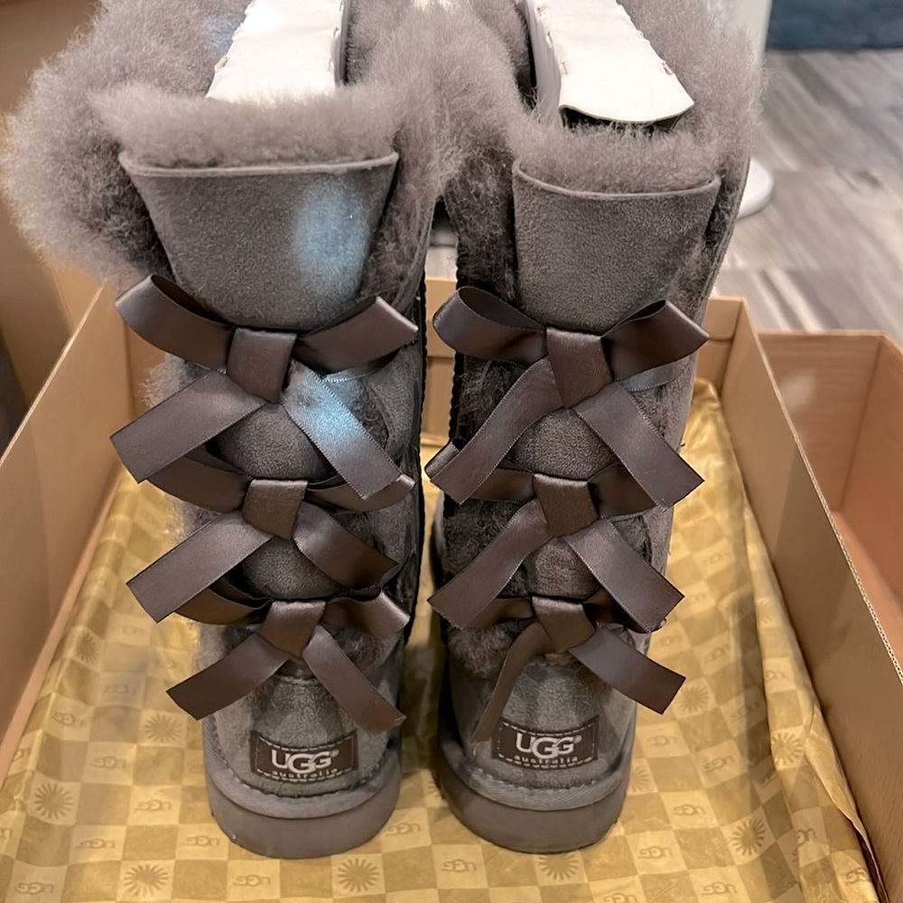 🩶Like new UGG Australia Adorable K Bailey Bow Tall Boots - Gorgeous Grey Size 4